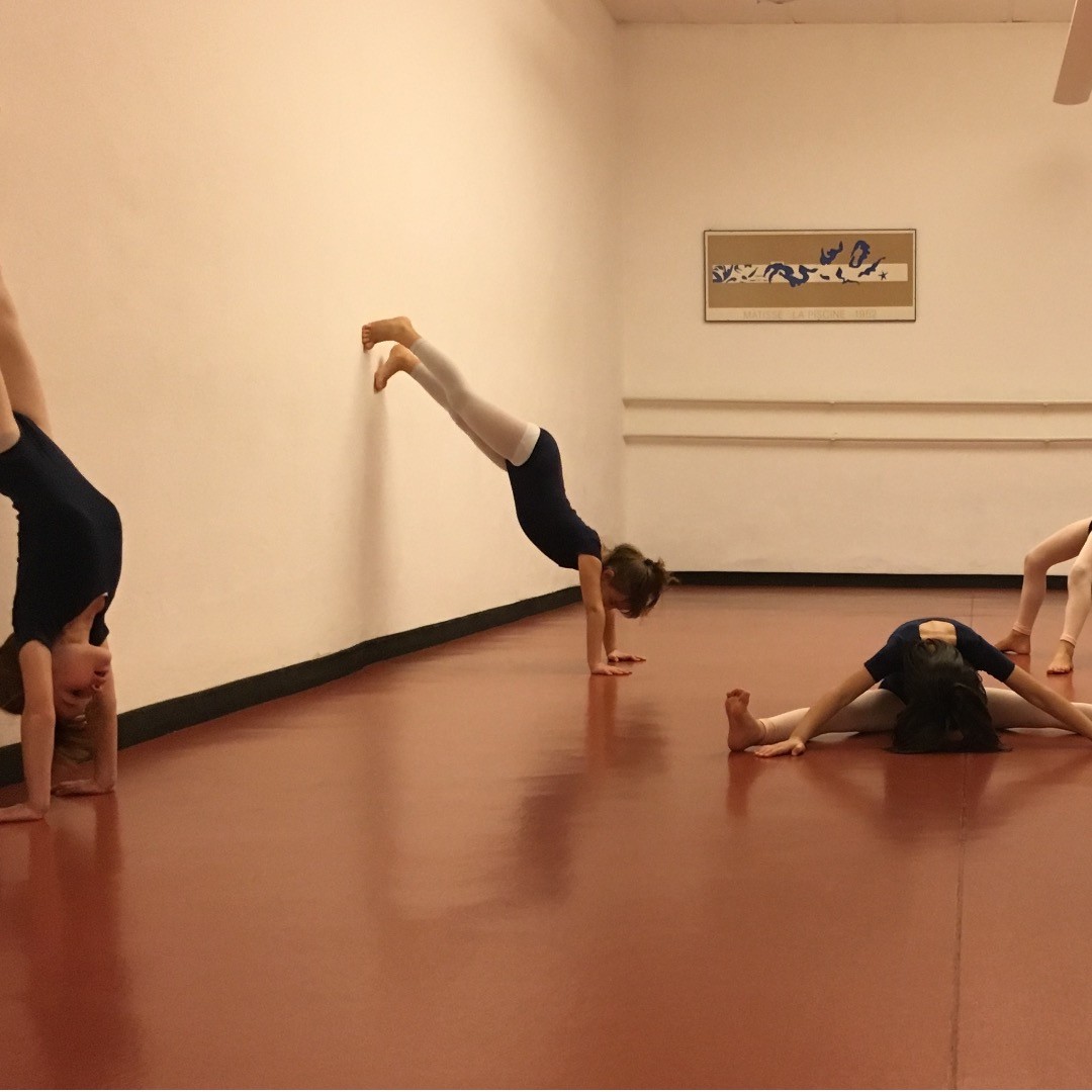 A testa in giù o a testa in su, l'importante è farlo al Centro Ariel! #dance